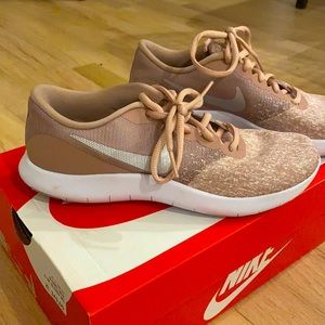 BRAND NEW NIKE RUNNING SHOES!!